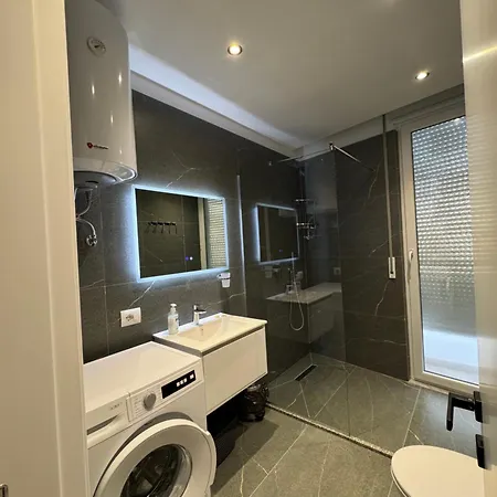 Serin Centre * Τίρανα