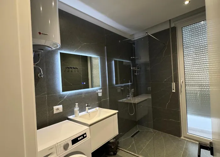 Serin Centre * 티라나